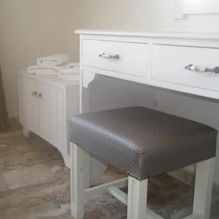 Royalrose Apartment *