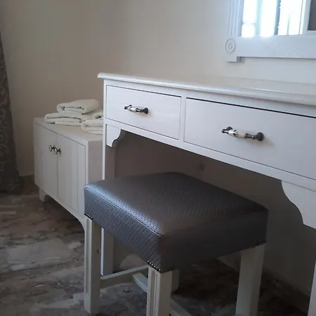 Royalrose Apartment *