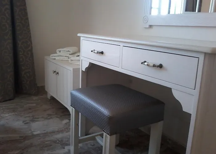 Royalrose Apartment *